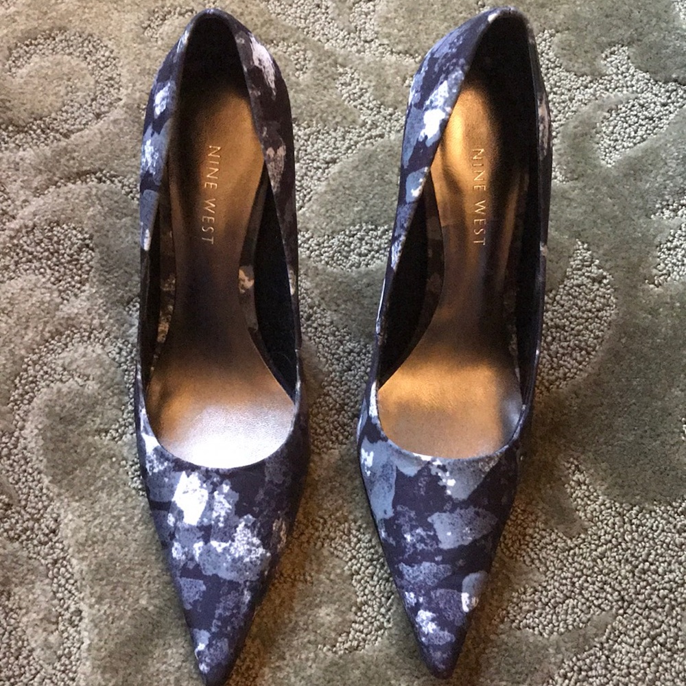 Heels - Picture 2 of 4